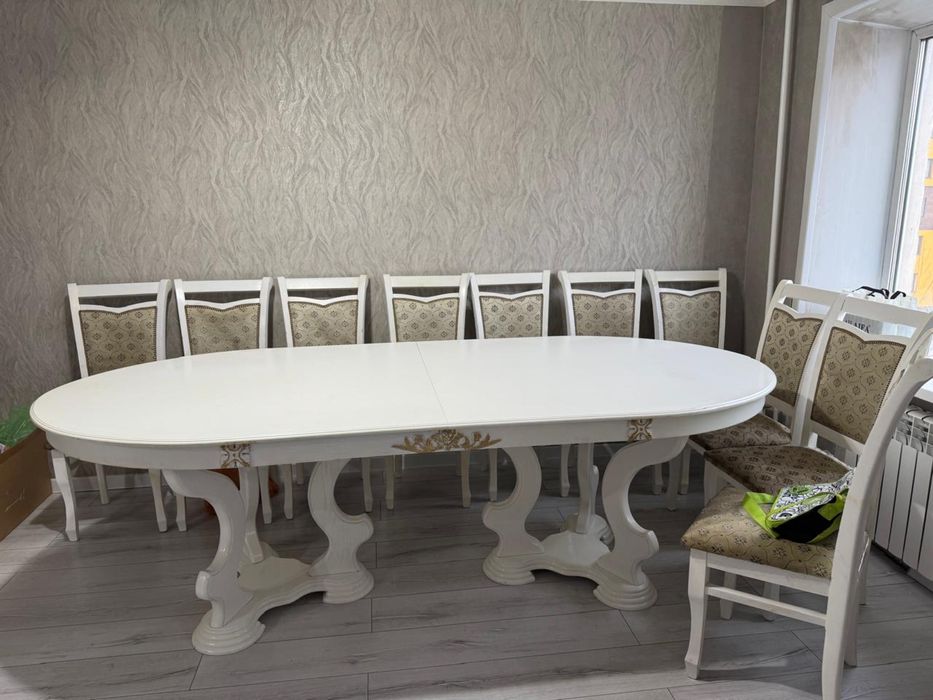 Продам стол и стулья комплектом