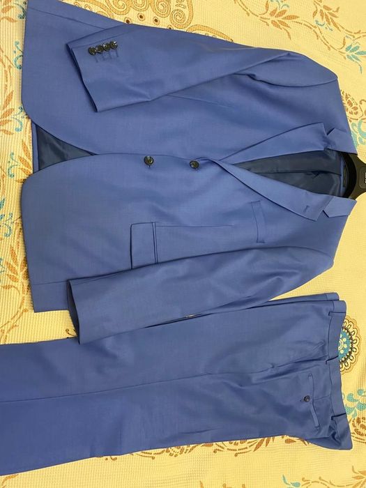 Мужской костюм в отличном состоянии