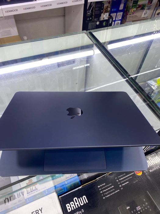 MacBook Air M2! 16 ozu 1 TB SSD, 13.6 RETINA, 97% batare! Ideal!