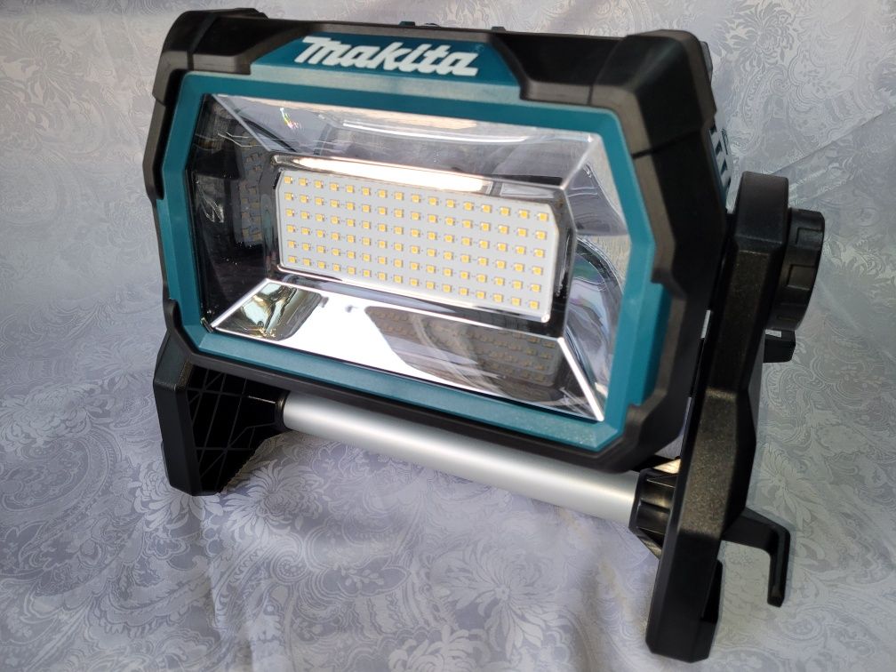 DML809/18V Makita Proiector de santier