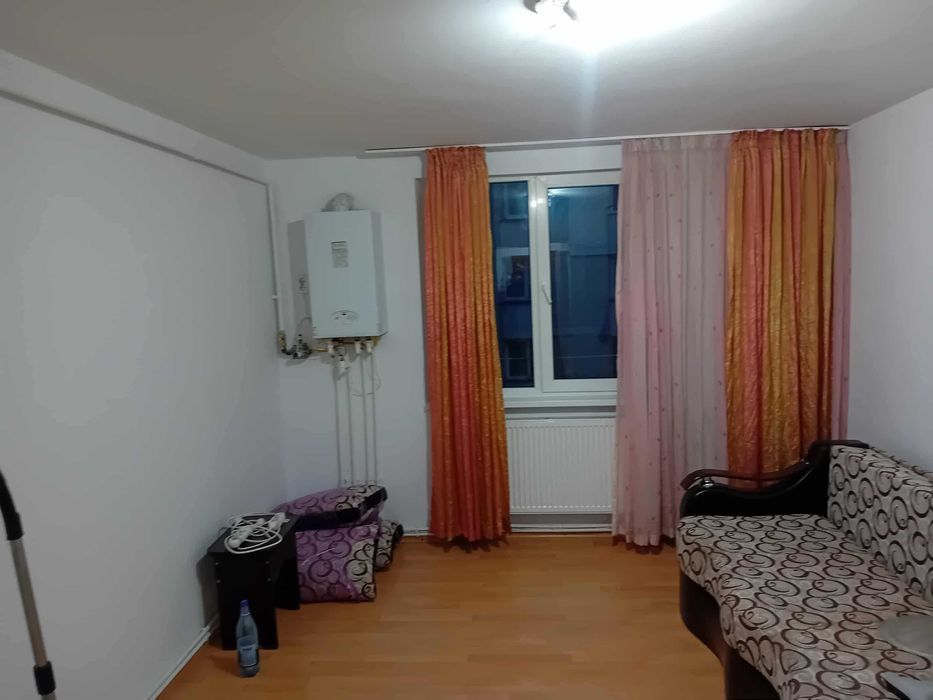 Garsoniera 24mp Piata Maratei etaj 1 centrala termopan renovata baie