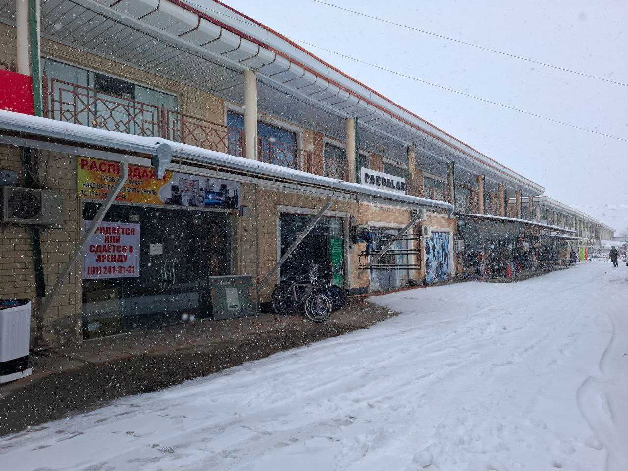 Продаётся или сдаётся в аренду двухэтажный магазин на болшом базаре.