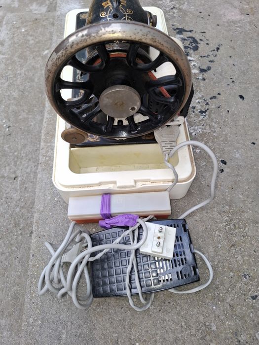 Masina de cusut Singer F 69085