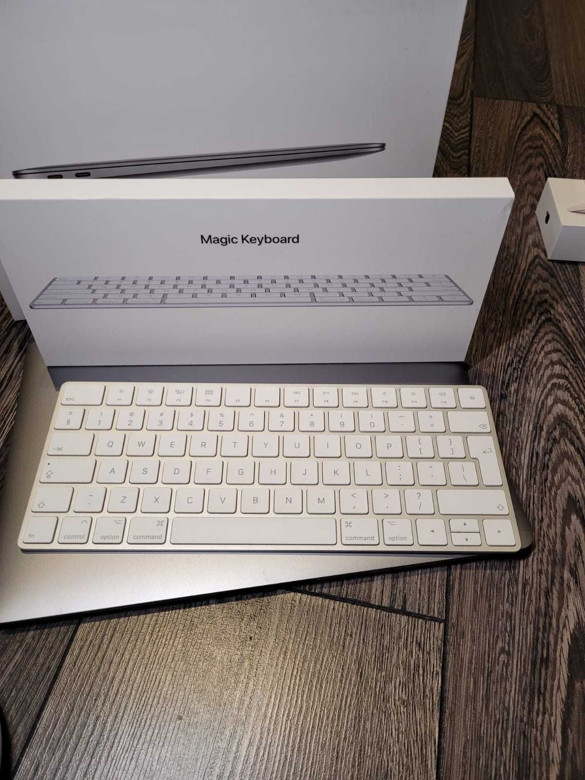 Apple MacBook Air 2018+ Apple Magic Keyboard+ Apple Magic Mouse