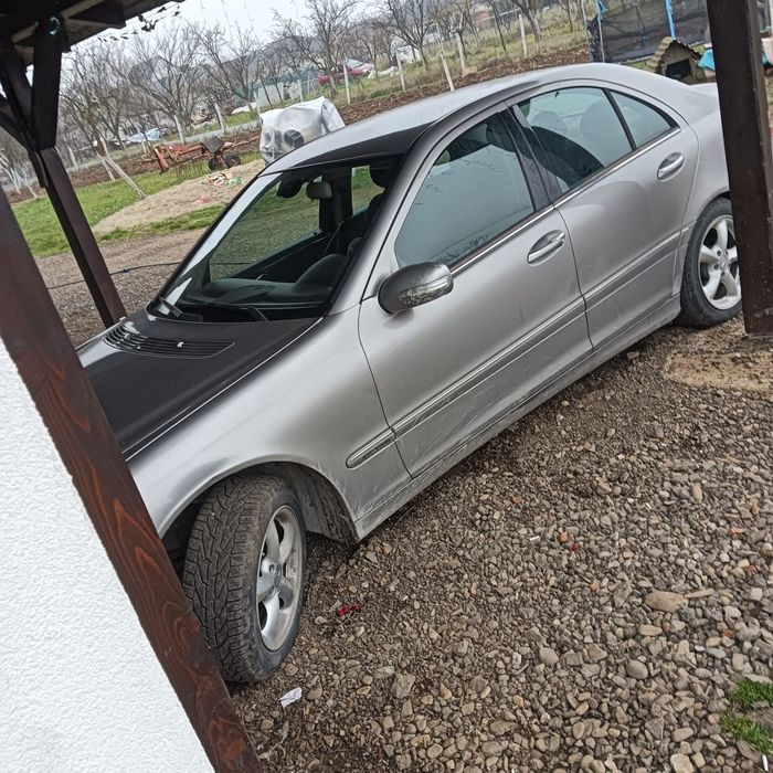 Vând Mercedes c220 an 2005