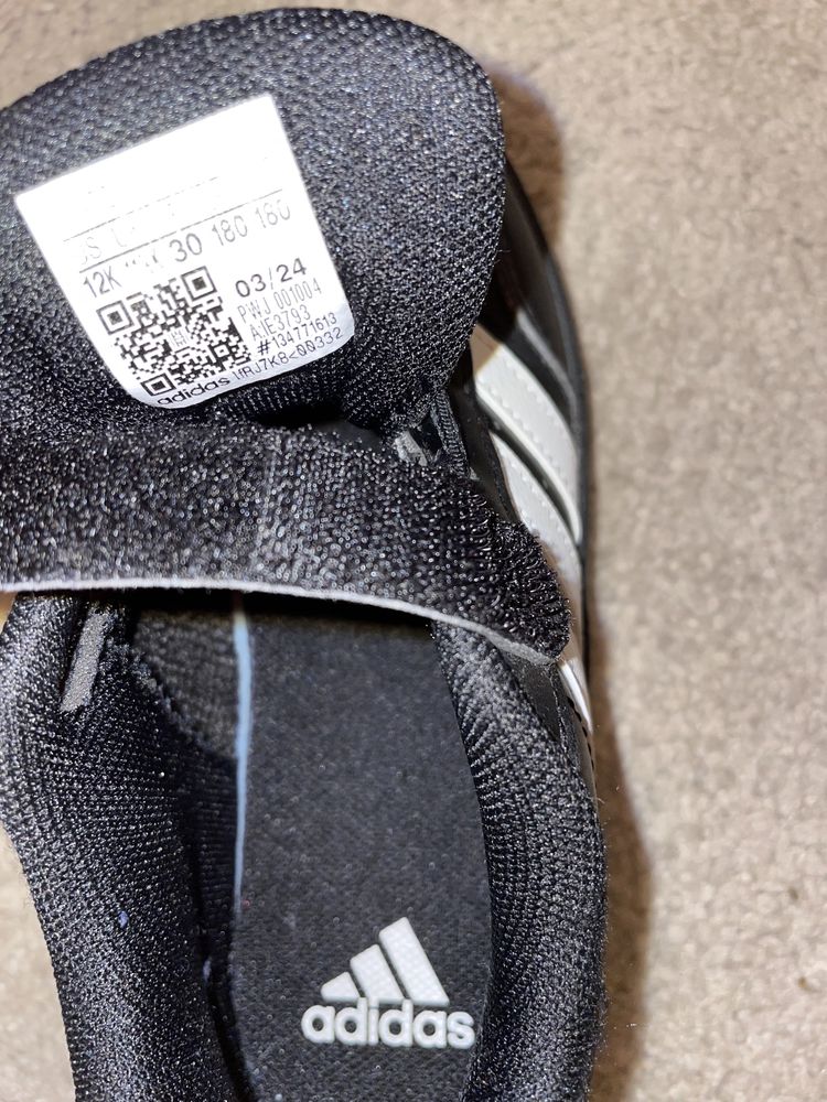 Adidasi Galbeni nr 31si adidasi Adidas  nr 30,preturi diferite
