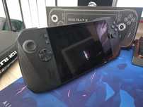 Consola ROG ALLY X + travel case.