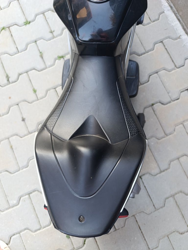 Акумулаторен мотор APRILIA TUONO V4 1100 RR с кожена седалка 12V