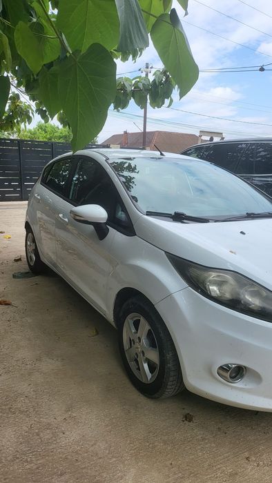 Vând Ford fiesta