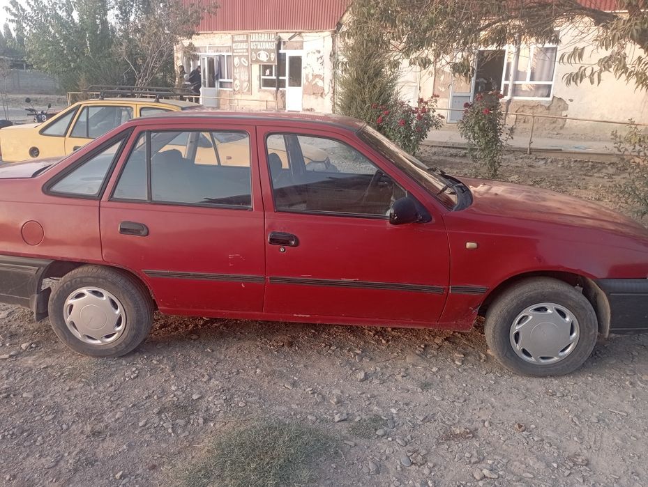Neksiya mashina yaxshi. kami bor