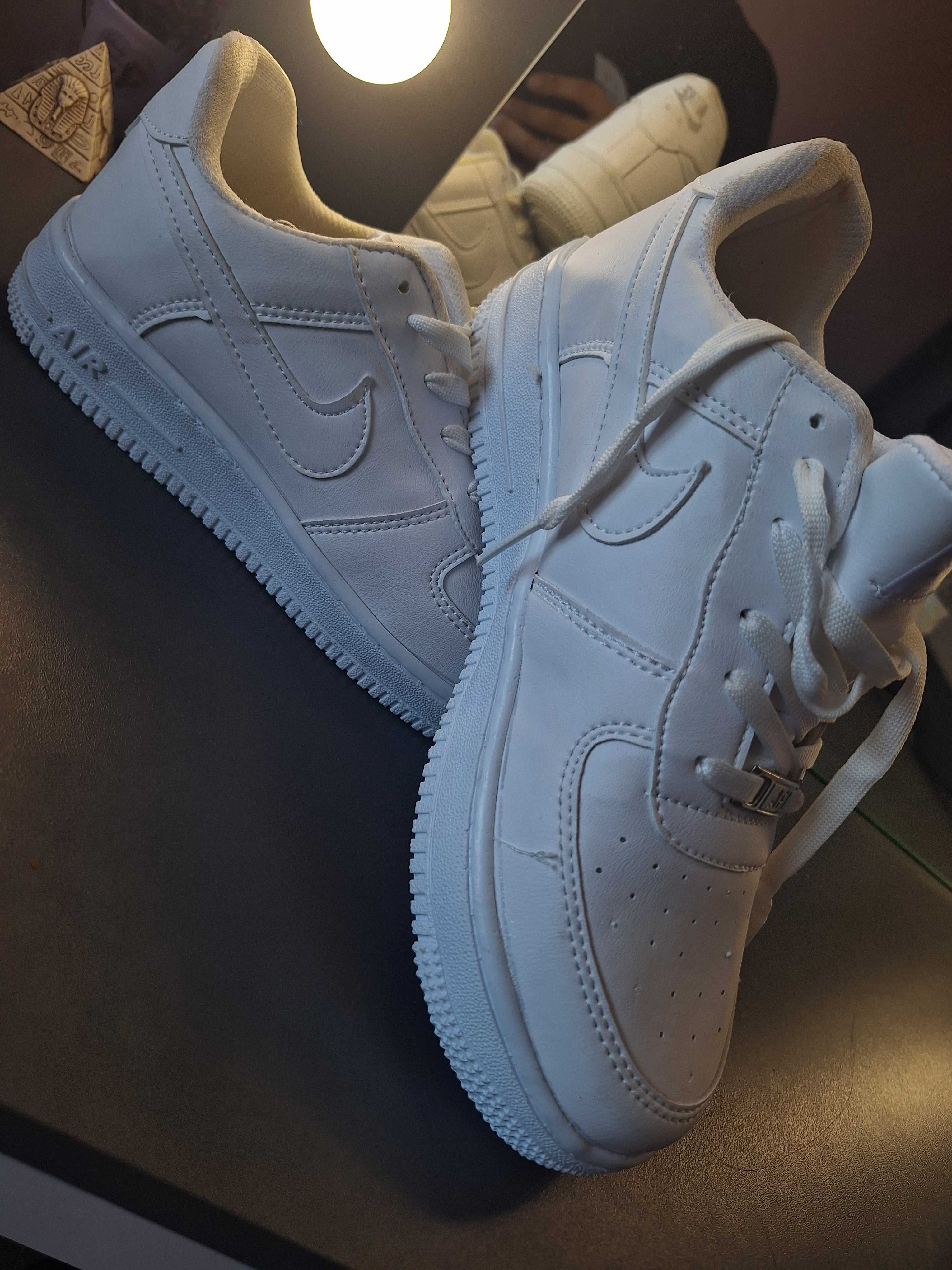 NIKE - дамски маратонки ,чисто нови