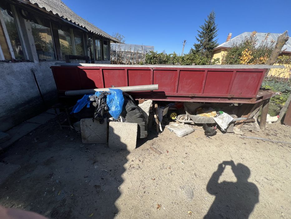 Tractor 650 , plug , disc si remorca