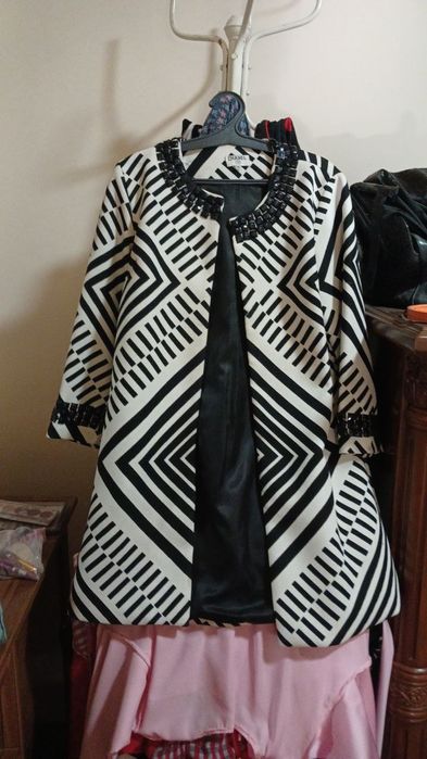 Кўйлаклар сотилади, продаётся платя