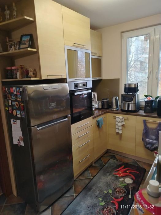 Кухня, плот, хладилник