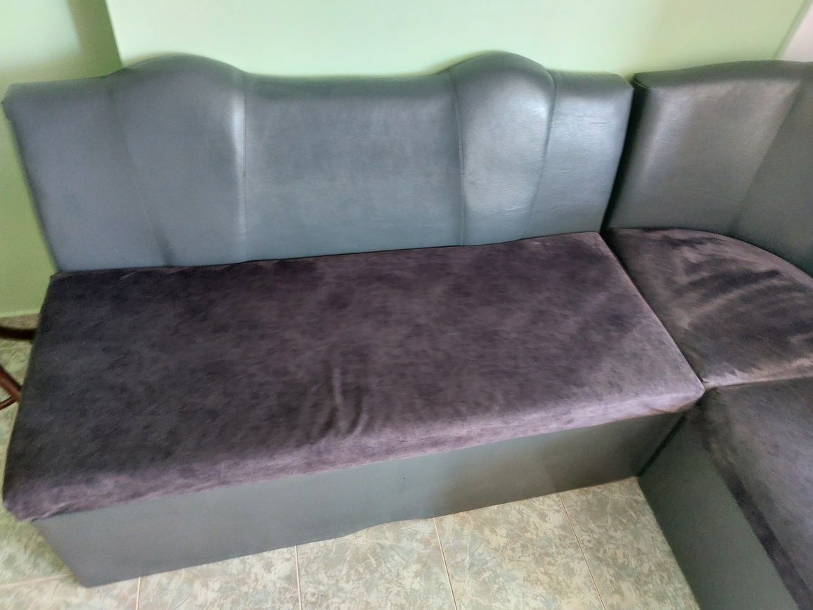 Ъглов разтегателен диван с опция за сън