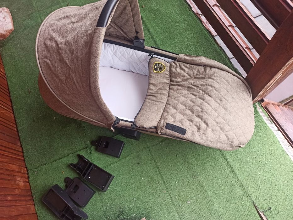 Vand set carucior vicenza cu scoica, landou si gentuta.