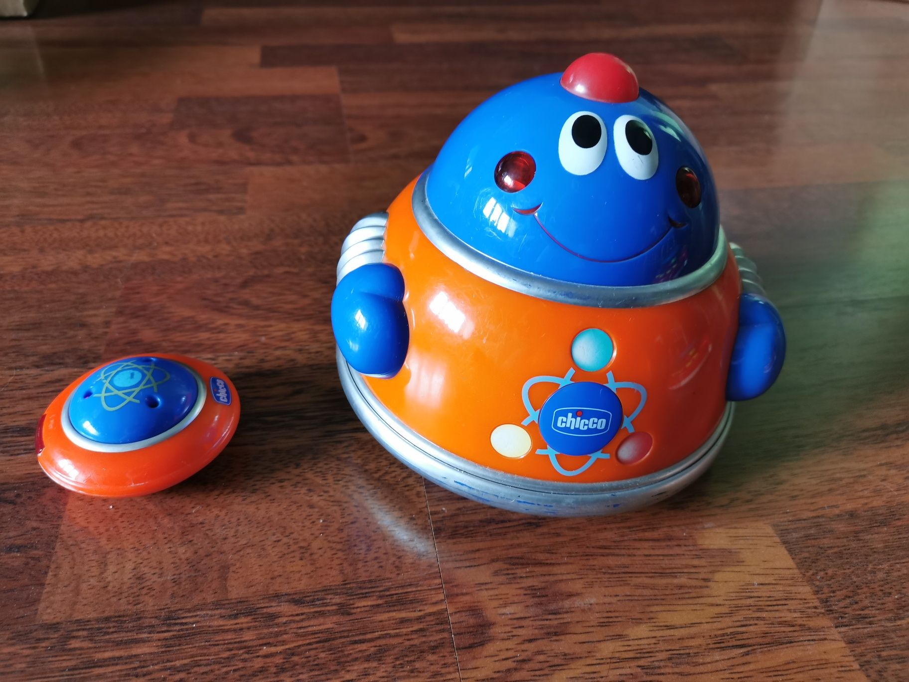 Jucărie robot CHICCO Baby Space cu telecomanda 12+ luni