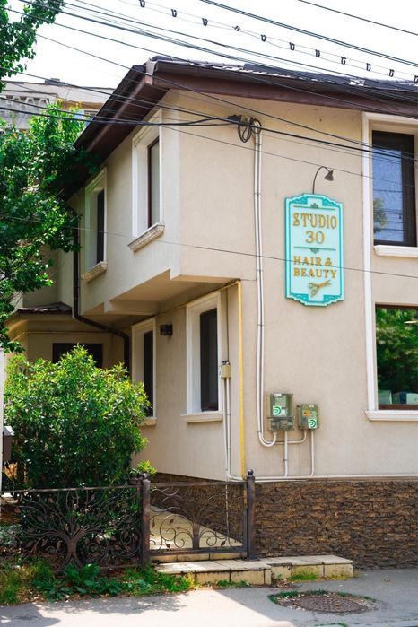 Inchiriere post coafura/frizerie