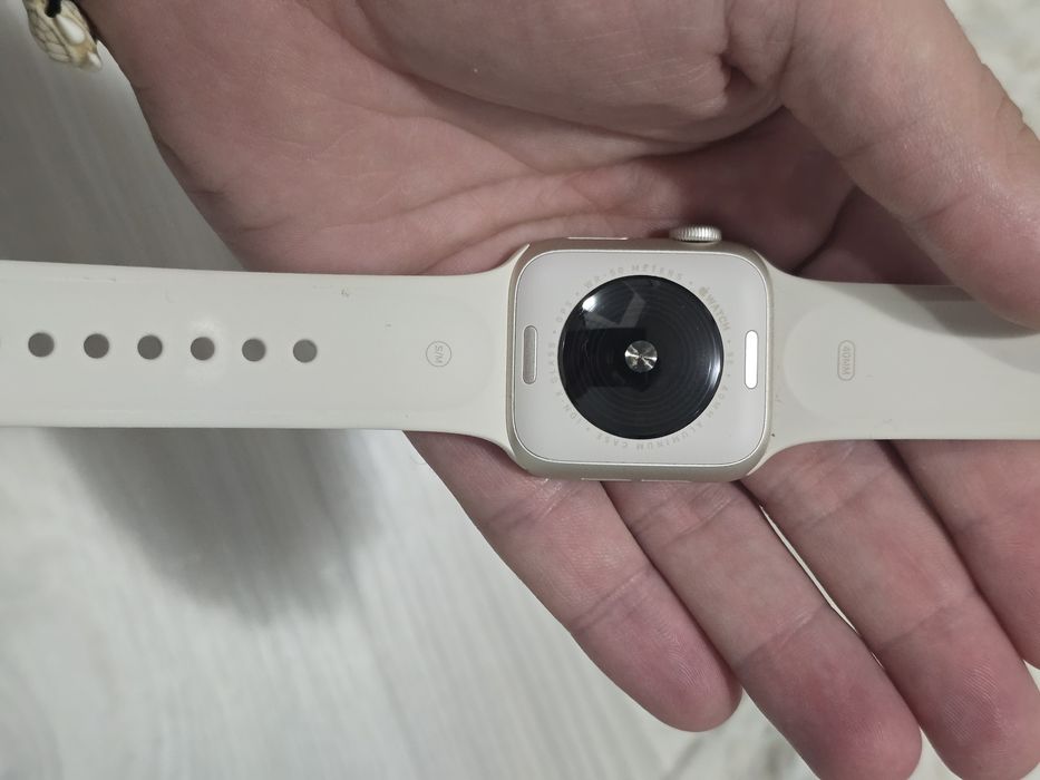 Apple SE 2nd gen smartwatch