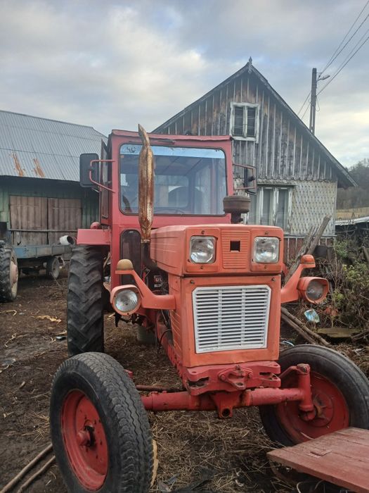 Tractor U650 rosu