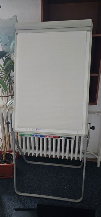Flipchart pe stativ metalic – ideal pentru birou sau workshop