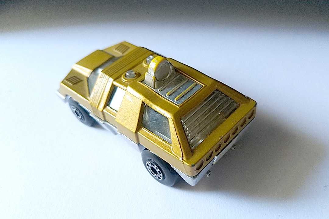 Продавам метална количка Matchbox Мачбокс MB 59 Planet Scout златист