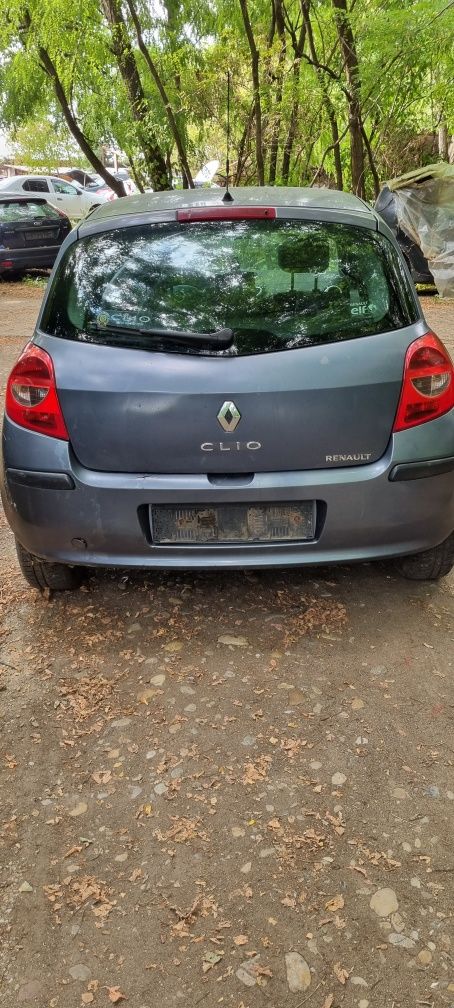 Dezmembrez Renault Clio 3 2008 1.6 16v