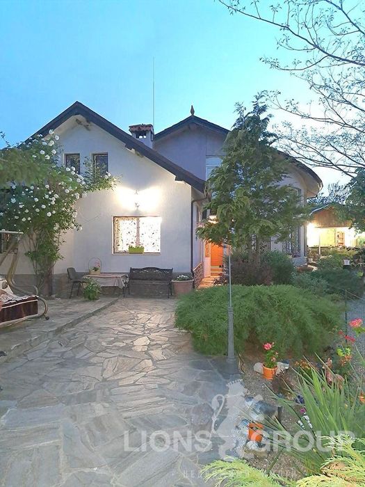 Къща в Варна, област-с.Осеново площ 245 цена 260000