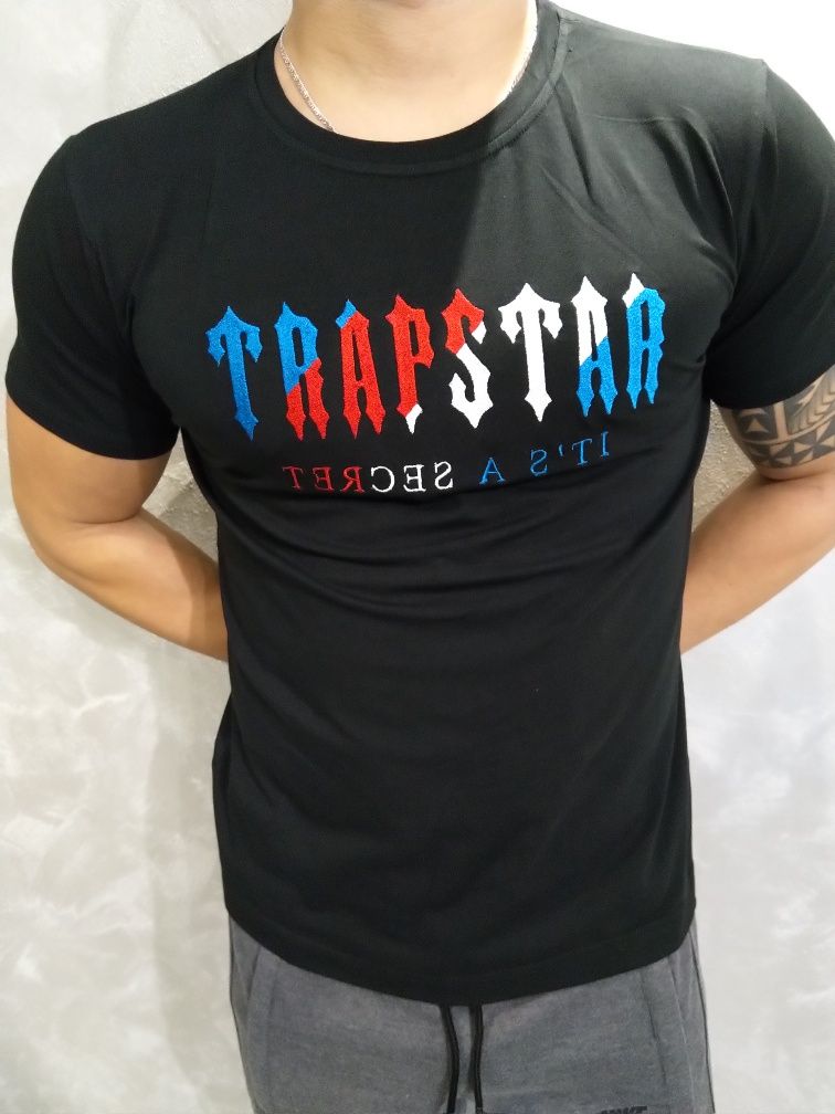 Памучна тениска TRAPSTAR черна, бяла и синя