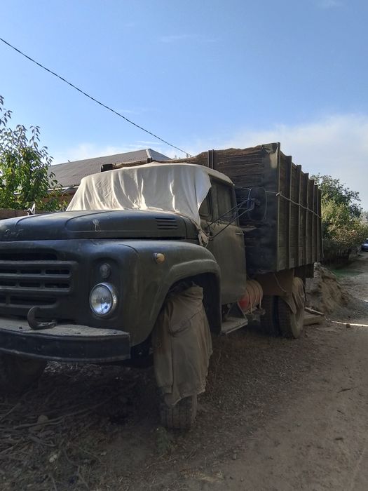 Zil 130 soti'adi balonla yuradi holati yahshi yurib tuhtagan