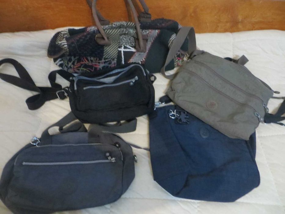 Дамски чанти  Kipling, Desigual