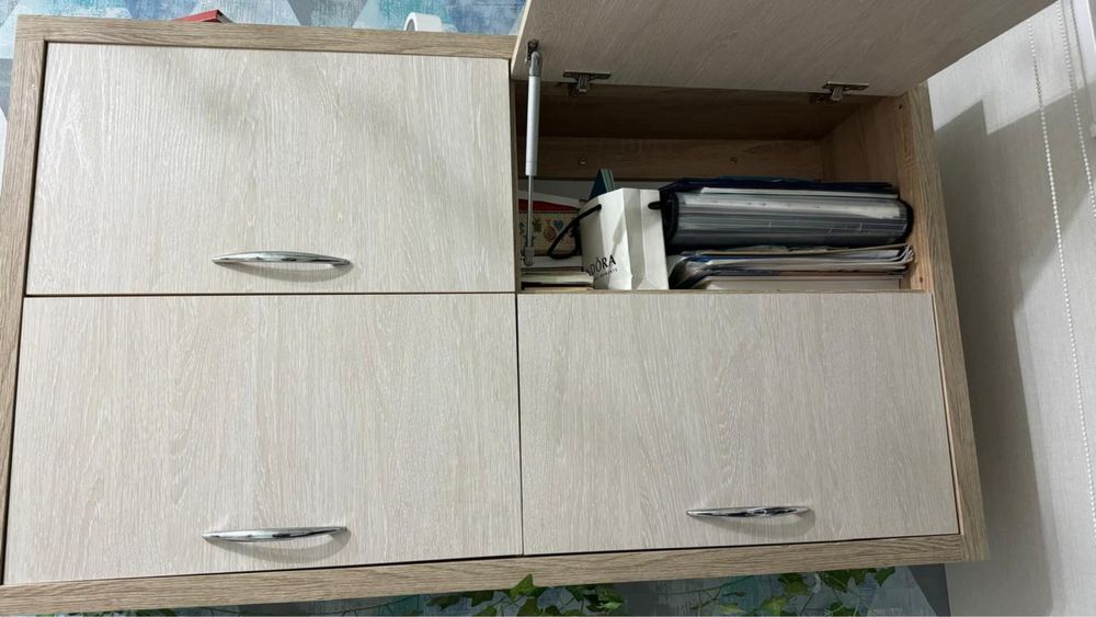 Продам рабочий стол с подвесным шкафом