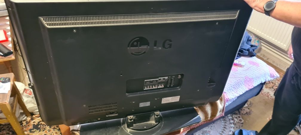 Televizor LCD FullHD LG 42LC42, 107 cm