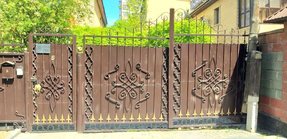 Железные — распашные ворота