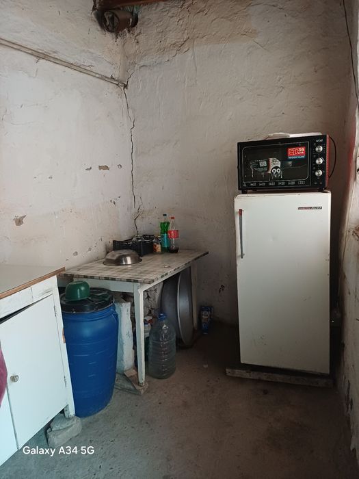 Нурафшон шахар катта бозор енида уй сотилади