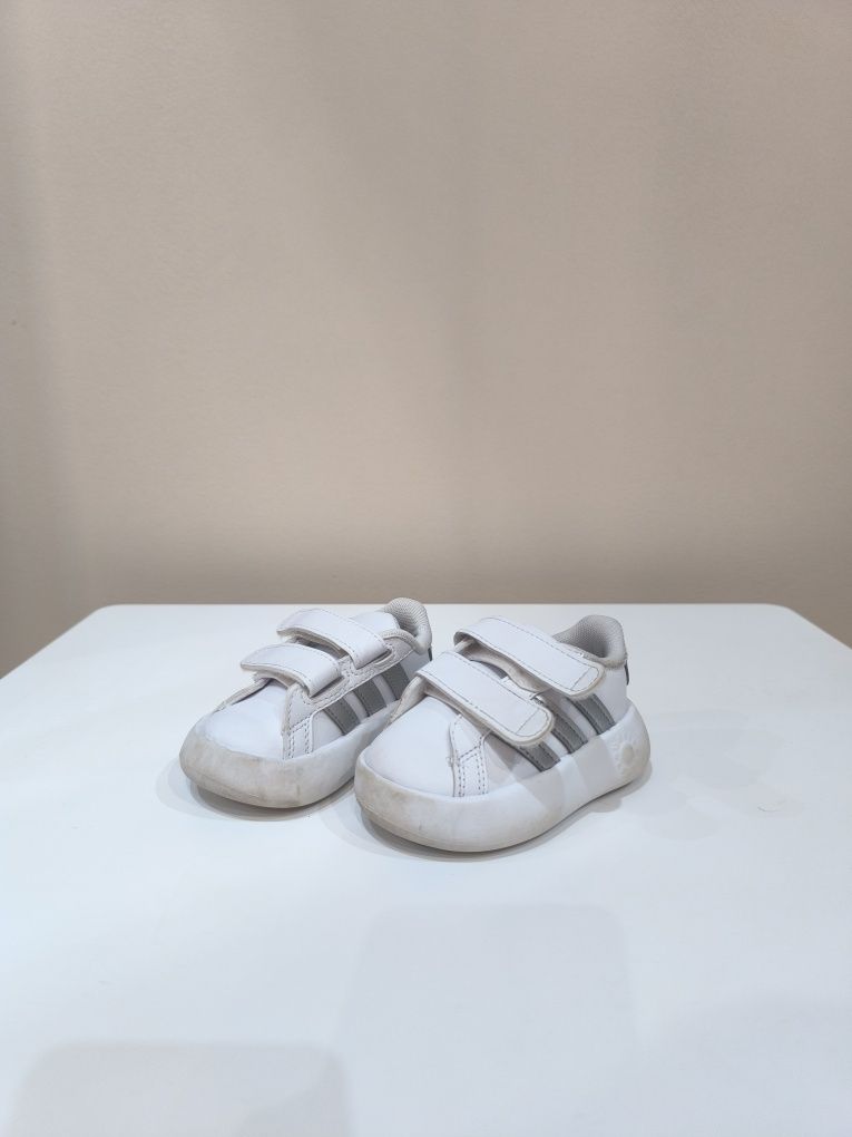 Бебешки обувки Adidas Bubblecomfy 19 номер