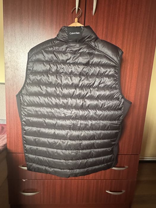 Елек Calvin Klein …