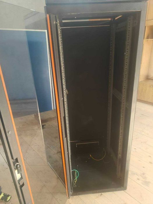 Server shkaf (Telekom shkaf) sotiladi телекоммуникационный шкаф