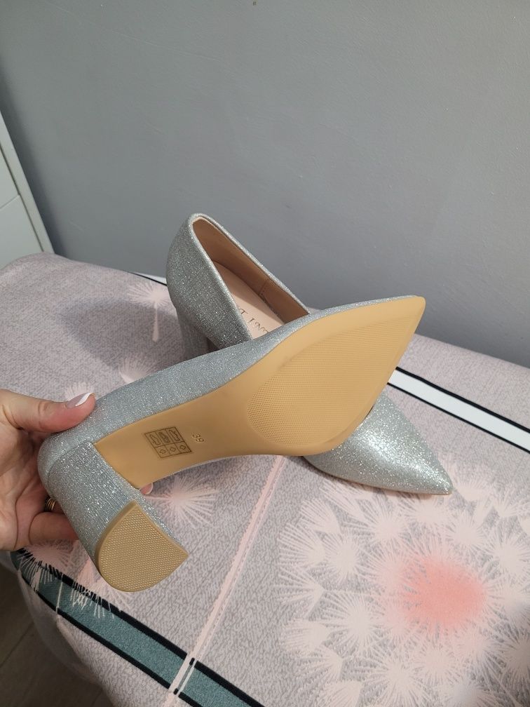 Pantofi dama noi