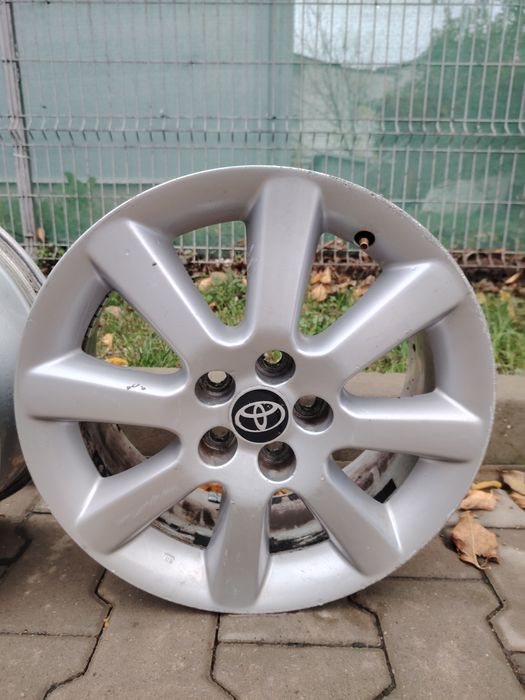 Vând jante originale Toyota pe 16