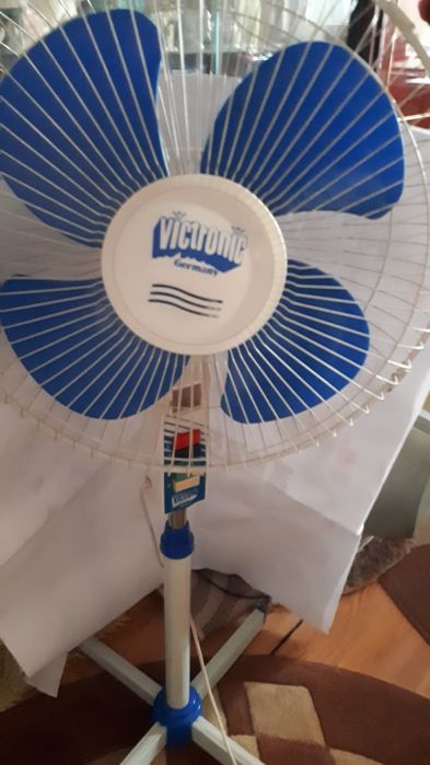 Vînd ventilator mare VICTRONIC..4 paleti, lescopic functia de rotire.3