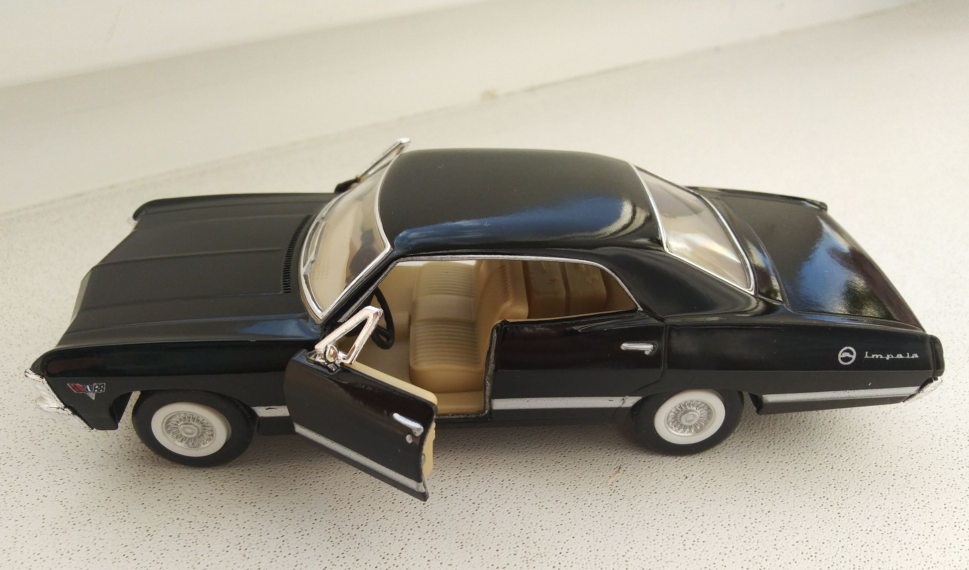 Chevrolet Impala 1967+(подарок)
(металл/масштаб 1/43)
(металл/ма
