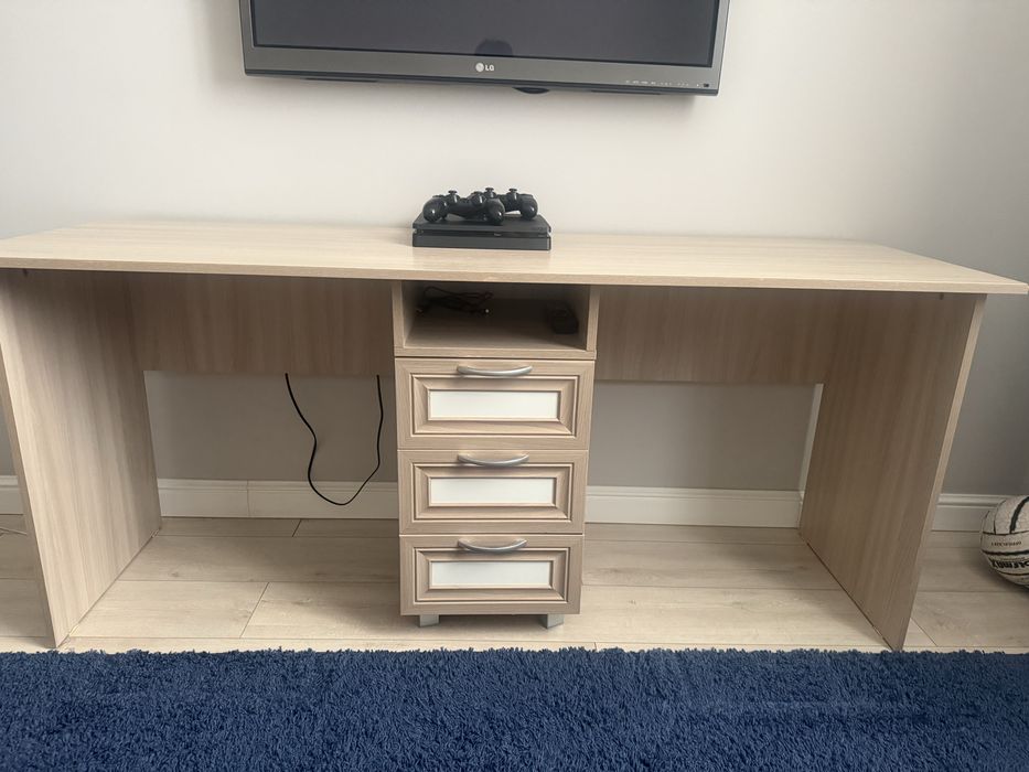 *Продам письменный стол в отличном состоянии*