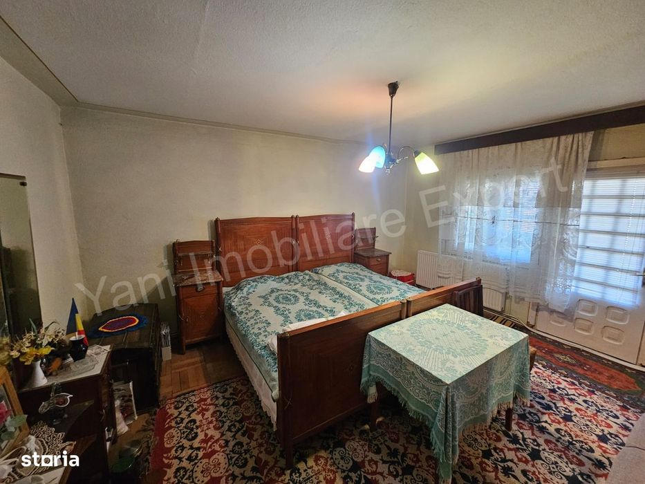 Apartament cu 3 camere de vânzare în Curtea de Argeș.