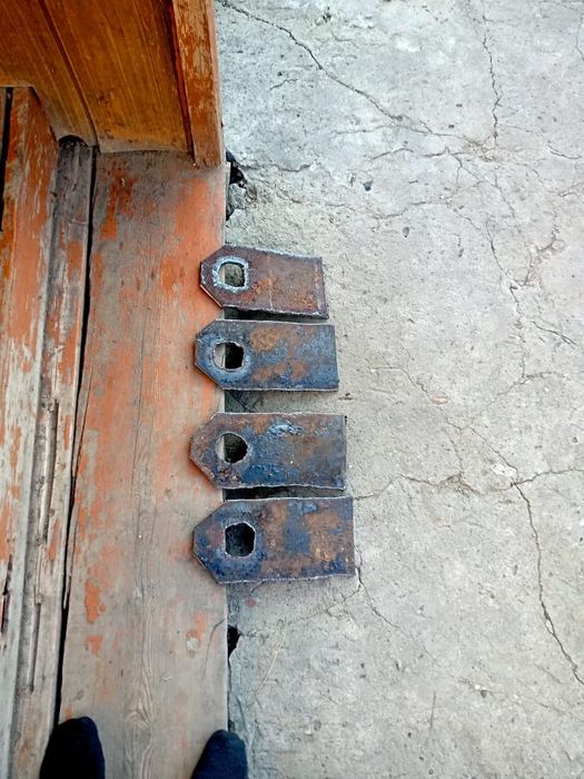 Продам петельки на гараж