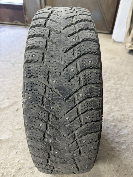 Продам зимние шипованные шины 185/65/14!