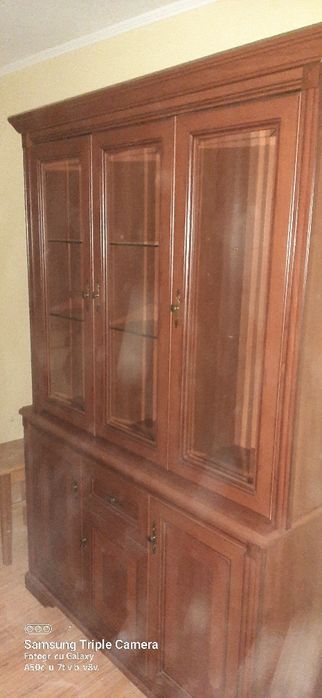 Mobila living(vitrina și masuta)