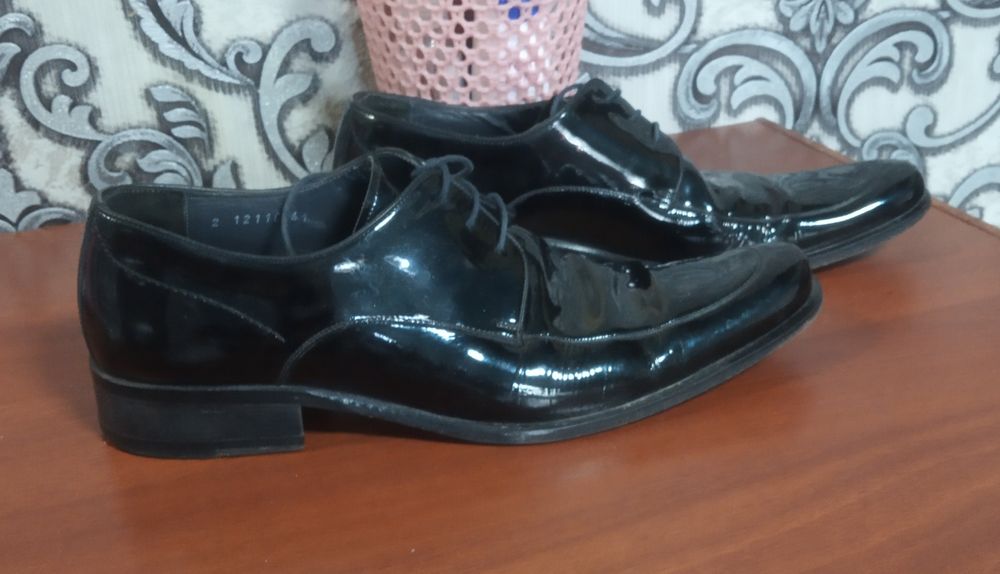 Срочно продам мужские туфли.