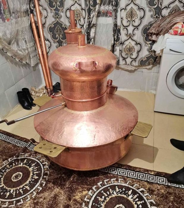 Vând un cazan de țuică din cupru alimentar capacitate de 250l cu fundu