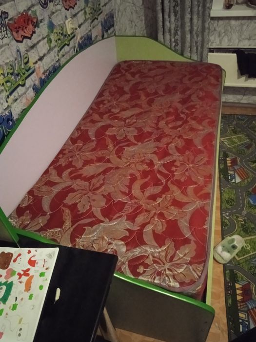 Продам Кровать с ортопедическим матрасом